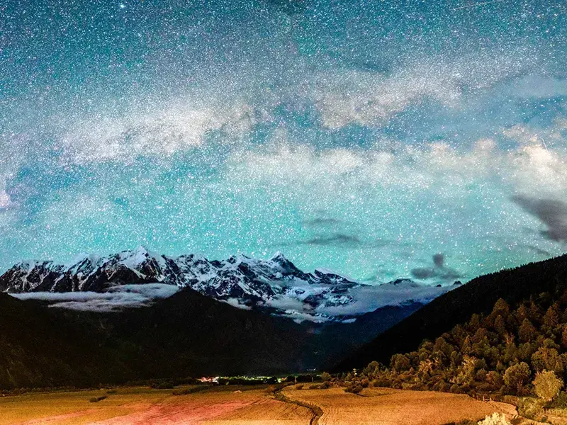 2026 RoamFun Sichuan-Tibet [Eastern Tibet Hidden Realm] Seda Buddhist Academy + Derge Scripture Printing House + Zizhu Temple + Buja Snow Mountain + Sapu Holy Mountain + Namtso 11-Day Tour - Sichuan-Tibet Highway 6