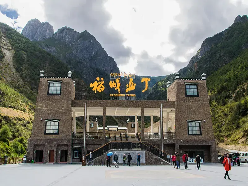 2026 RoamFun Sichuan-Tibet [Heavenly Crossing] — Must-Drive G318 Sichuan-Tibet Highway + Mount Siguniang + Daocheng Yading + Yamdrok Lake 11-Day Tour, 2-6 Person Small Group - Sichuan-Tibet Highway 5