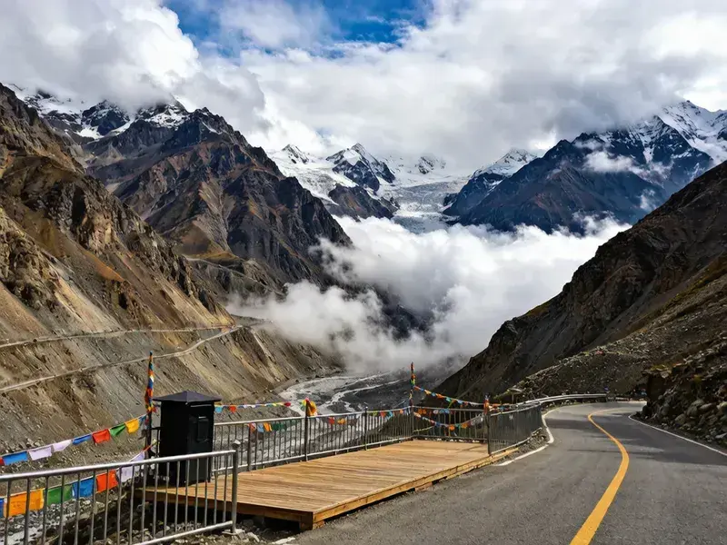 Sichuan-Tibet Highway Family Travel Safety Guide: Can Kids as Young as 5 Take on G318?