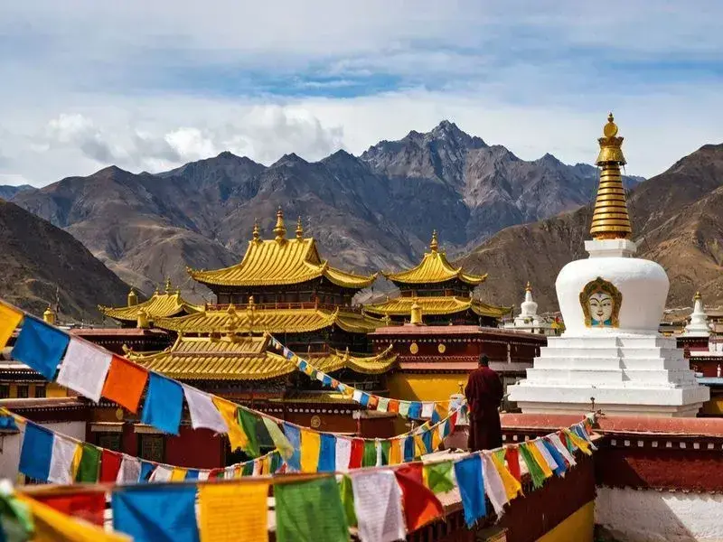 Qinghai Isn't Just Scenery! Step into Kumbum Monastery and Tibetan Villages—Touch the Plateau's Most Devout Soul
