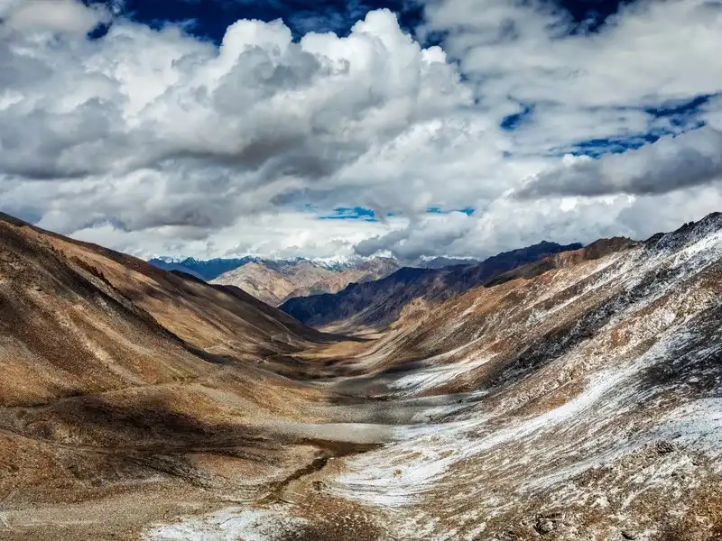 Kunlun Pass & Yuzhu Peak Complete Guide: Standing Where Chinese Mythology Begins - Spot Guides