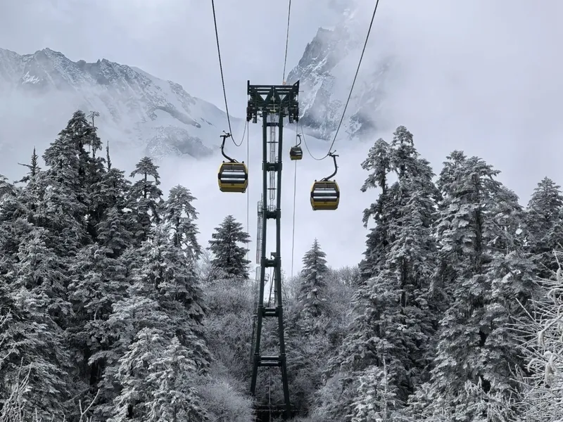 Hailuogou Glacier Cableway Guide (Close-Up of the Ice Waterfall) - Spot Guides