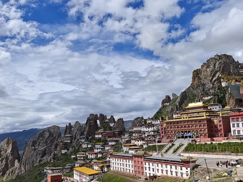 Zhizhu Monastery: How to Get There (Dengqen 'Hanging Temple')